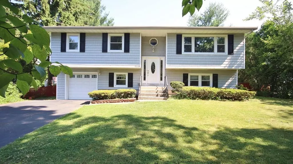 9 Sunnybank DR, Nanuet, NY 10954