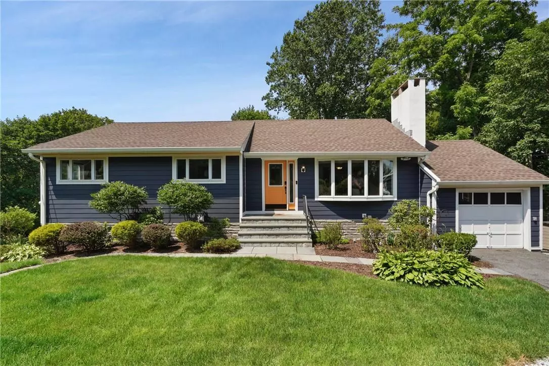 Pleasantville, NY 10570,28 Summit PL