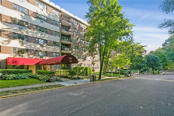 100 Diplomat DR #4L, Mount Kisco, NY 10549