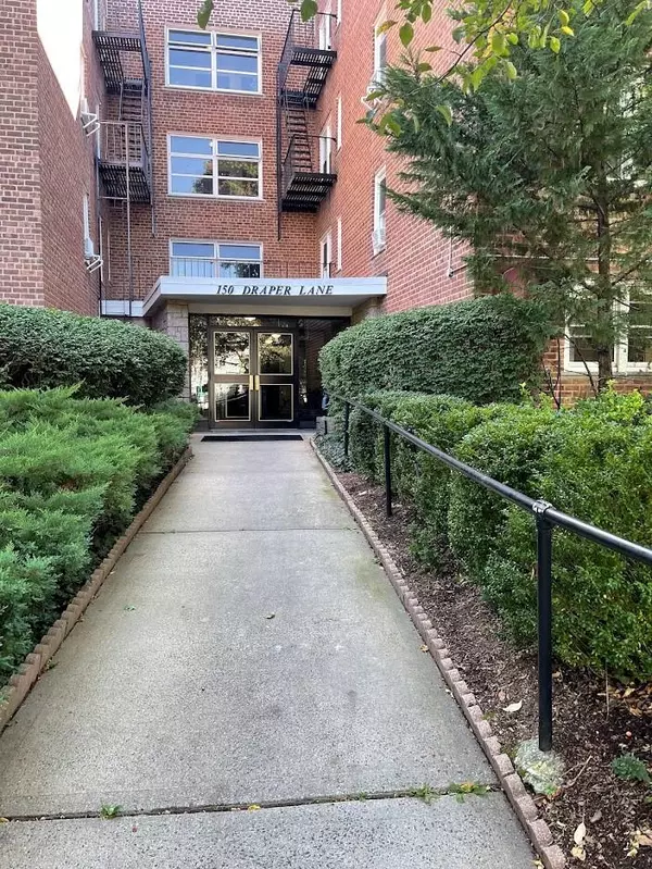 Dobbs Ferry, NY 10522,150 Draper LN #2F