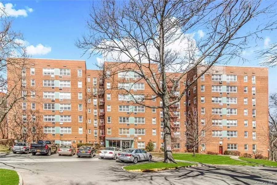 76 Dehaven DR #1B, Yonkers, NY 10703