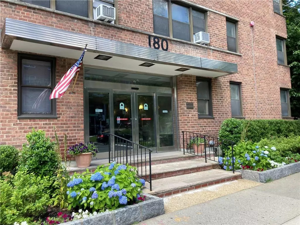 Hartsdale, NY 10530,180 E Hartsdale AVE #3G