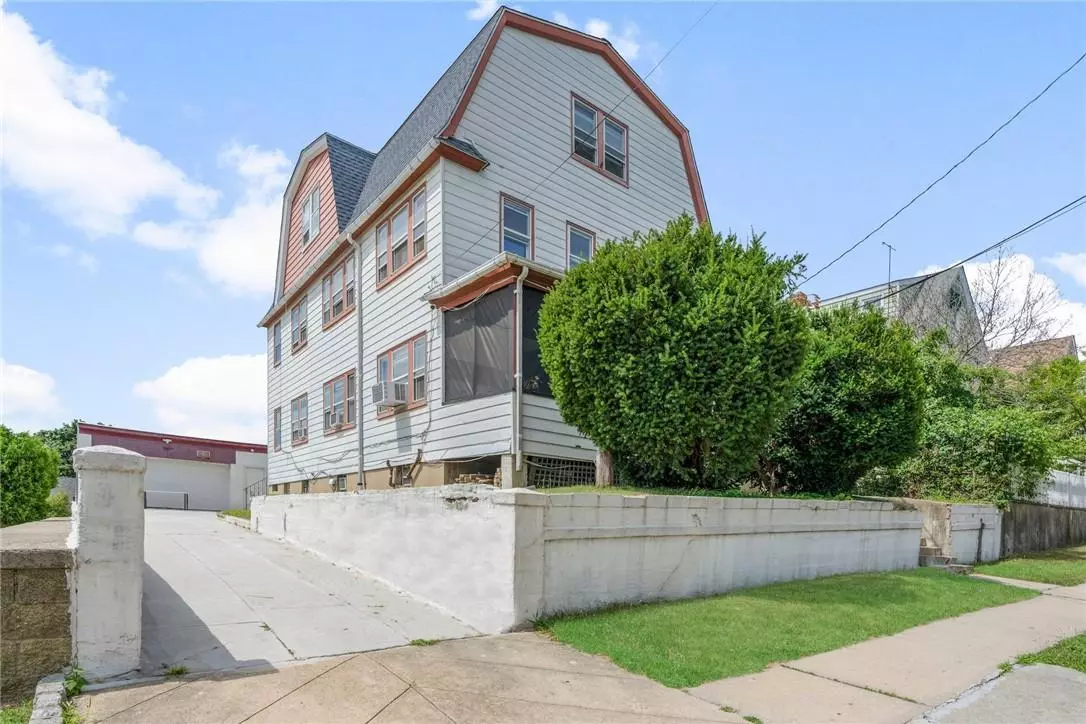 Yonkers, NY 10701,257 Jessamine AVE