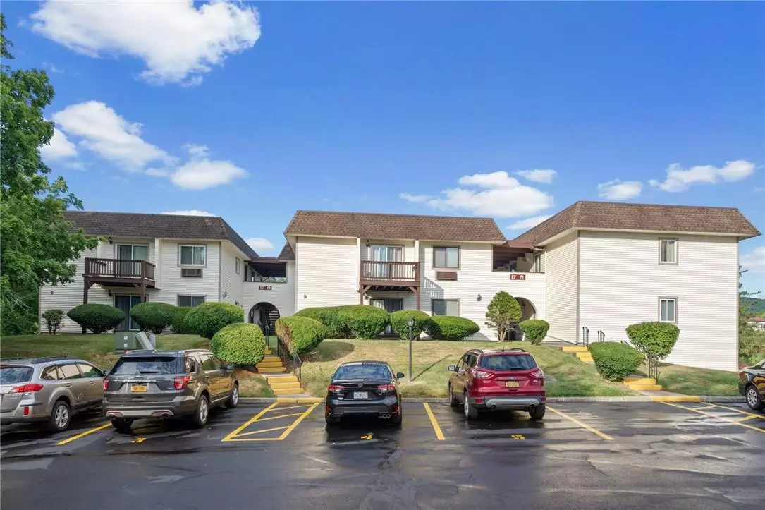 Fishkill, NY 12524,17 Village Park DR #1D