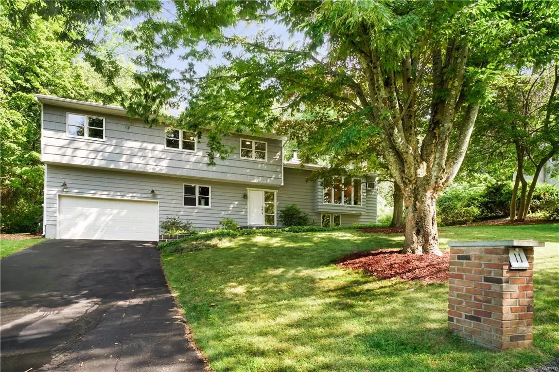 Pleasantville, NY 10570,11 Hillview DR