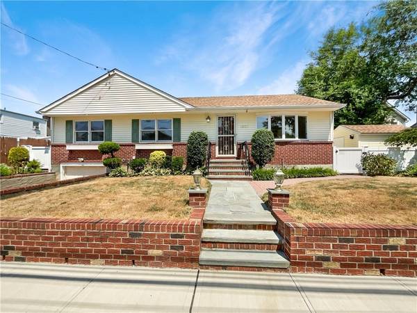 1307 5th AVE, New Hyde Park, NY 11040