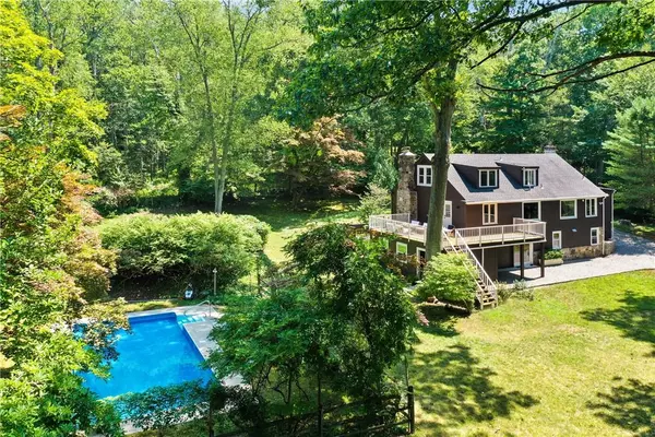 44 Dingee RD, Pound Ridge, NY 10576