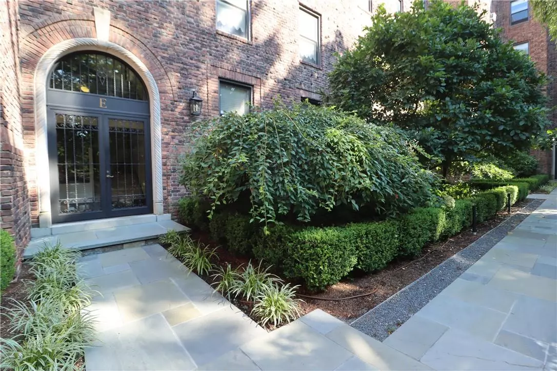 Bronxville, NY 10708,64 Sagamore RD #E6