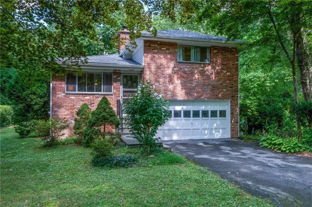 Pleasantville, NY 10570,32 Brookside PL