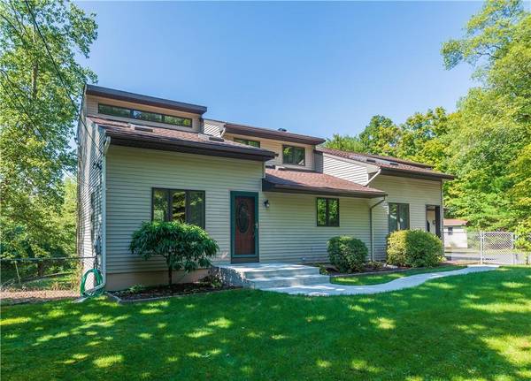 55 Waughkonk RD, Kingston, NY 12401