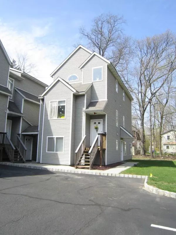 Bardonia, NY 10954,422 Arlington CT #422