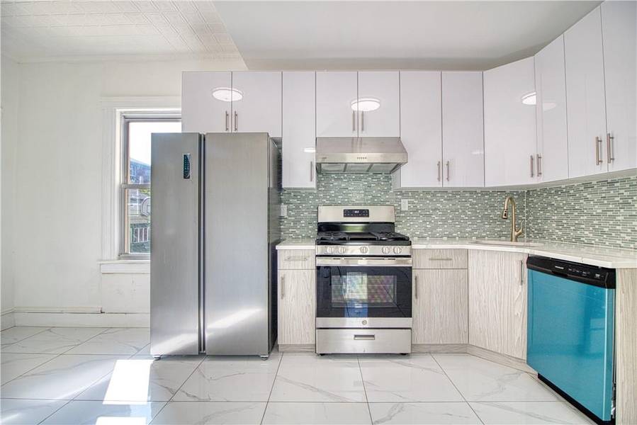 2842 wellman AVE #HOUSE, Pelham, NY 10461