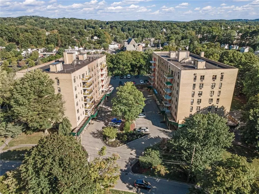 Mount Kisco, NY 10549,35 Stewart PL #304