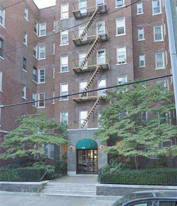 Bronx, NY 10461,3321 Bruckner BLVD #6D