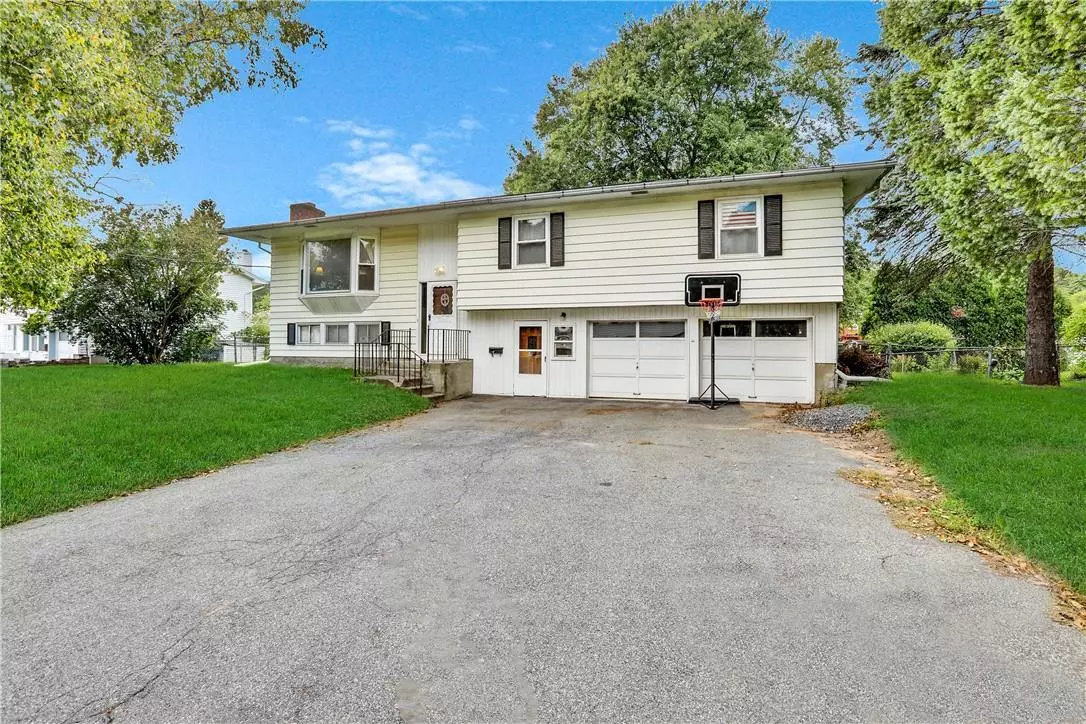 Saugerties, NY 12477,10 Hemlock LN