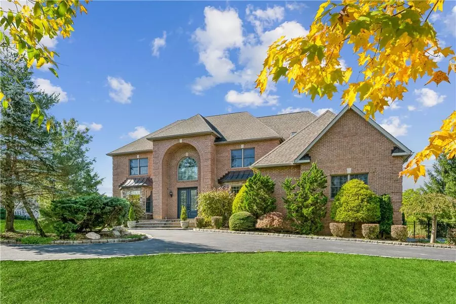 585 Eagle Valley RD, Tuxedo Park, NY 10987