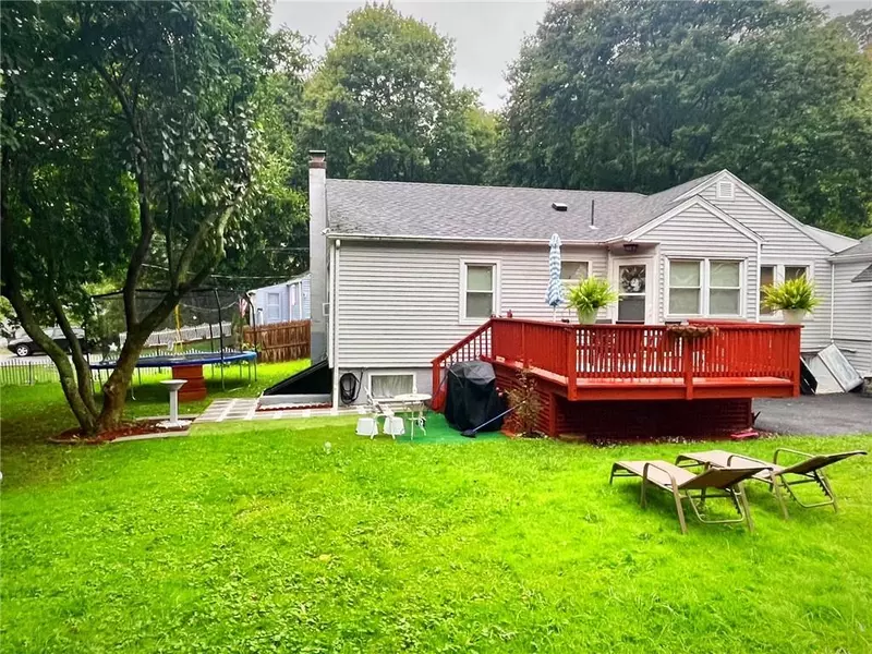 2 Maple DR, Mahopac, NY 10541