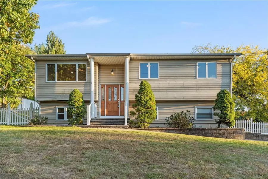 4 Wayne LN, Tappan, NY 10983