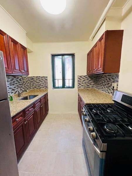 1504 Metropolitan AVE #7C, Bronx, NY 10462