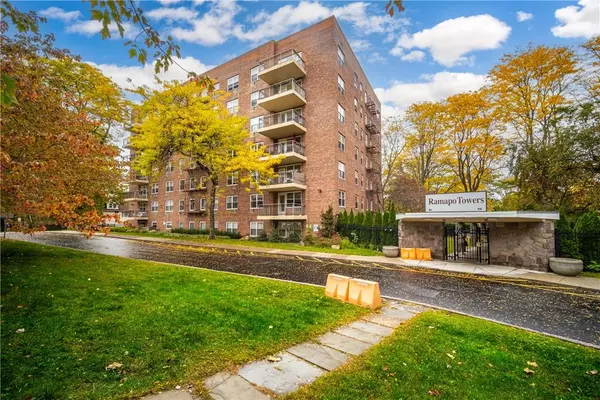 40 S Cole AVE #4L, Spring Valley, NY 10977