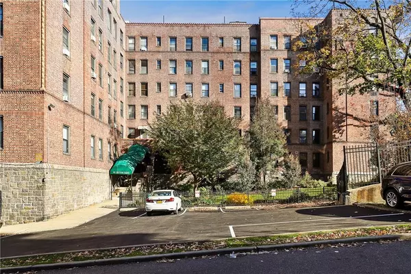 100 Pelham RD #2A, New Rochelle, NY 10805