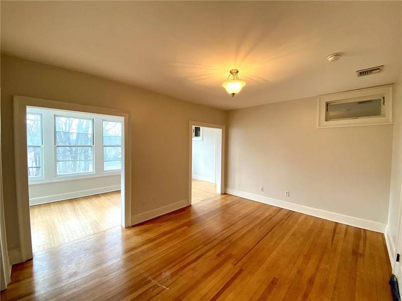 14 Oakland AVE, Warwick, NY 10990