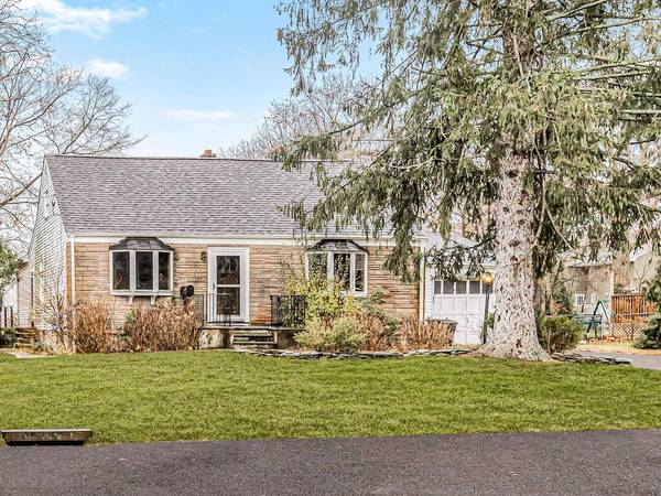 16 Pauline TER, Pearl River, NY 10965