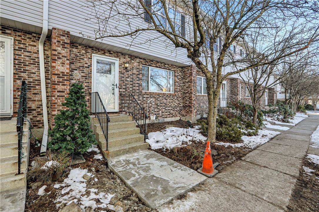 806 Briarwood CT, New Paltz, NY 12561