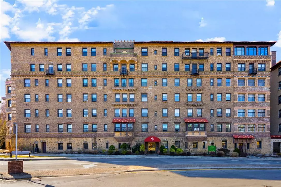 Larchmont, NY 10538,14 N Chatsworth AVE #2H