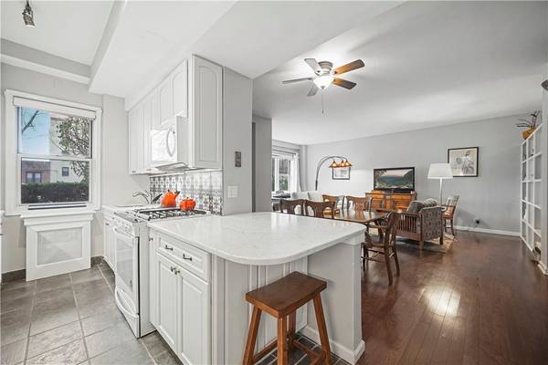 1 Washington SQ #C, Larchmont, NY 10538