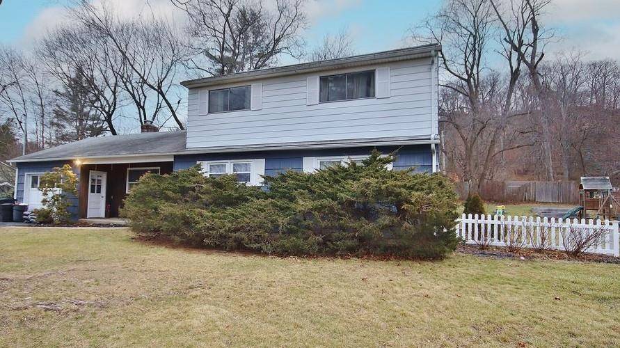 43 Donald LN, Ossining, NY 10562