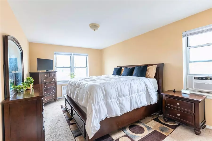 245 Bronx RD #8D, Yonkers, NY 10704