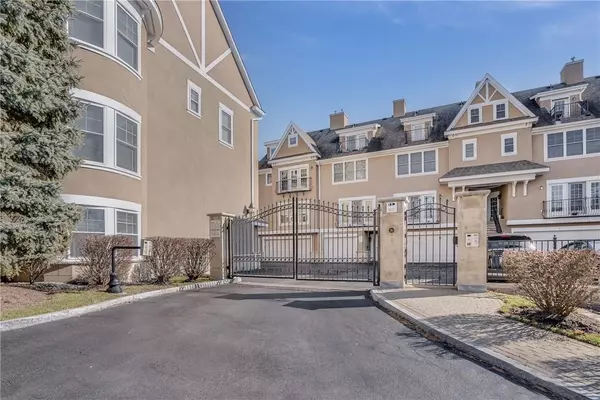 80 Old Boston Post RD #12, New Rochelle, NY 10801