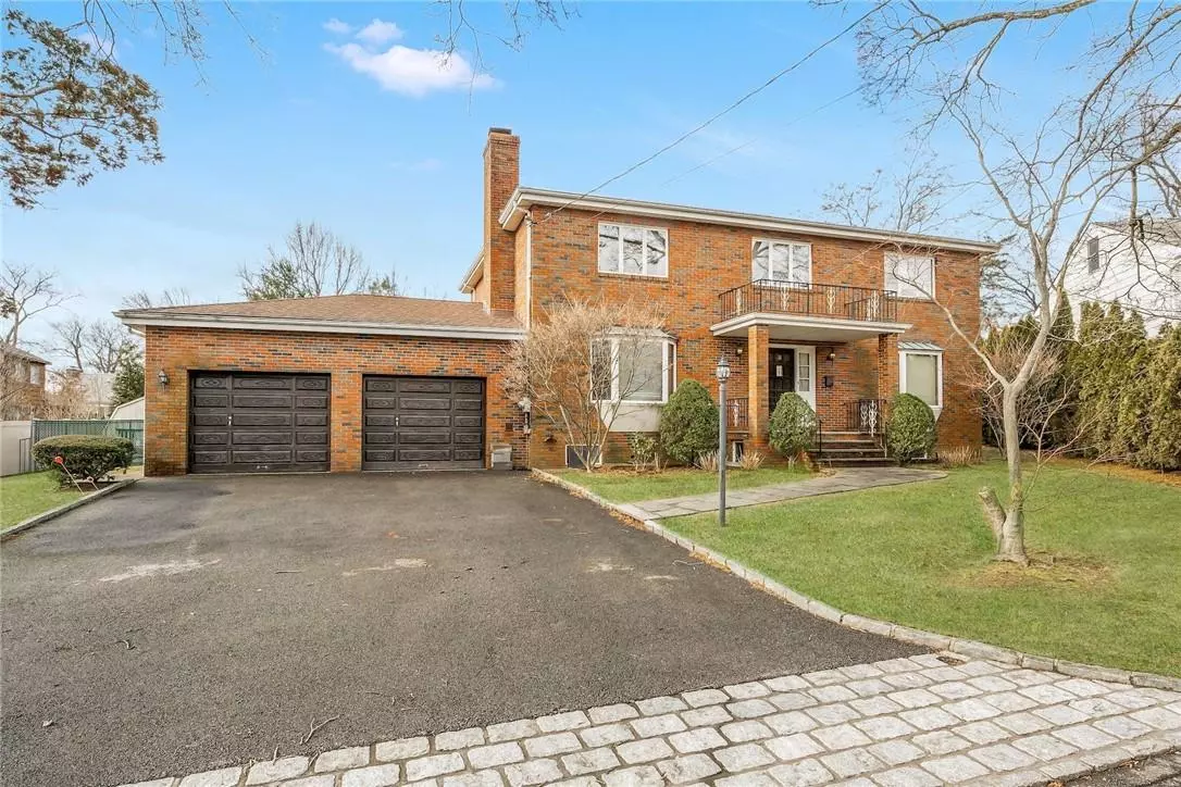 Eastchester, NY 10709,3 Deerfield AVE