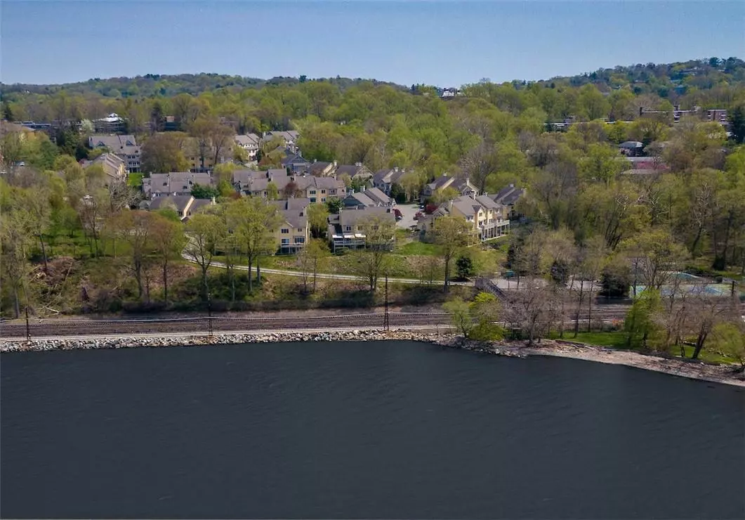 Dobbs Ferry, NY 10522,83 Landing DR