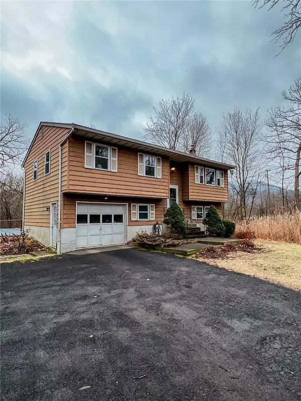 7 Penny LN, Cornwall, NY 12518