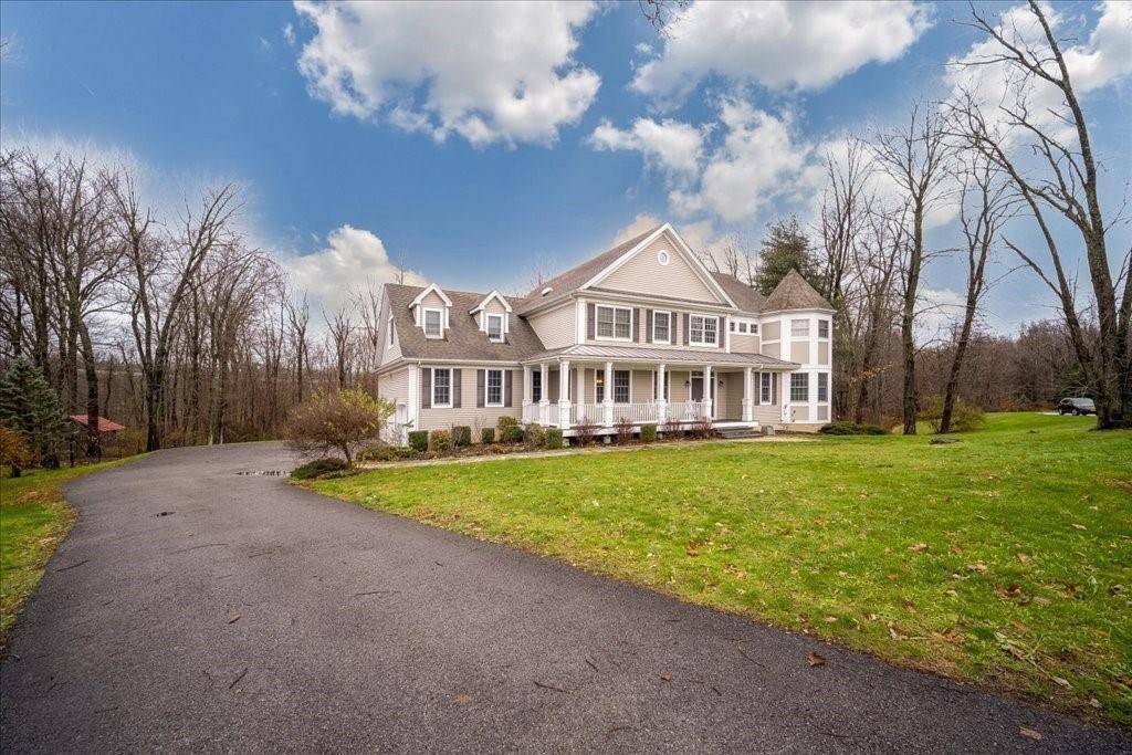 107 Roundhill RD, Hopewell Junction, NY 12533