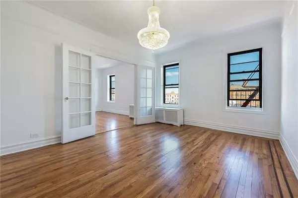 44-14 Newtown RD #5J,  Astoria,  NY 11103