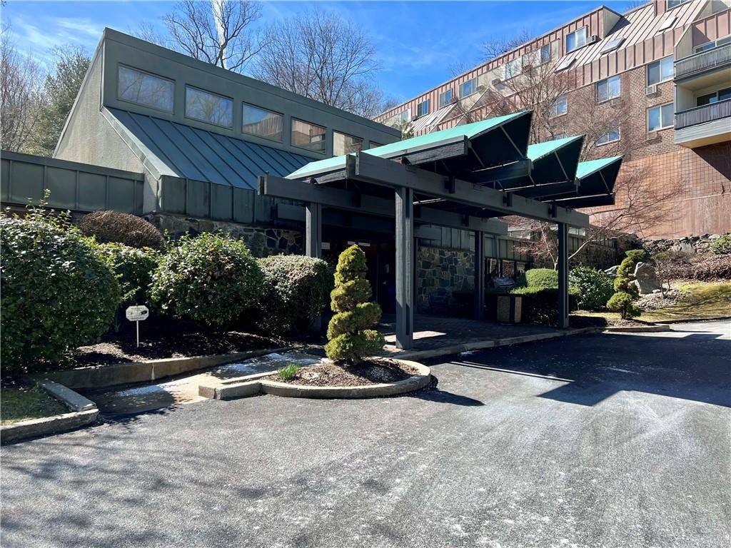 Scarsdale, NY 10583,1 Fountain LN #3D