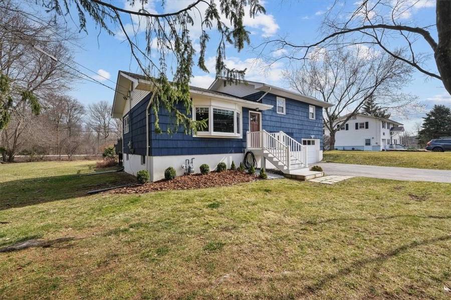 4 Meadowbrook LN, Goshen, NY 10924