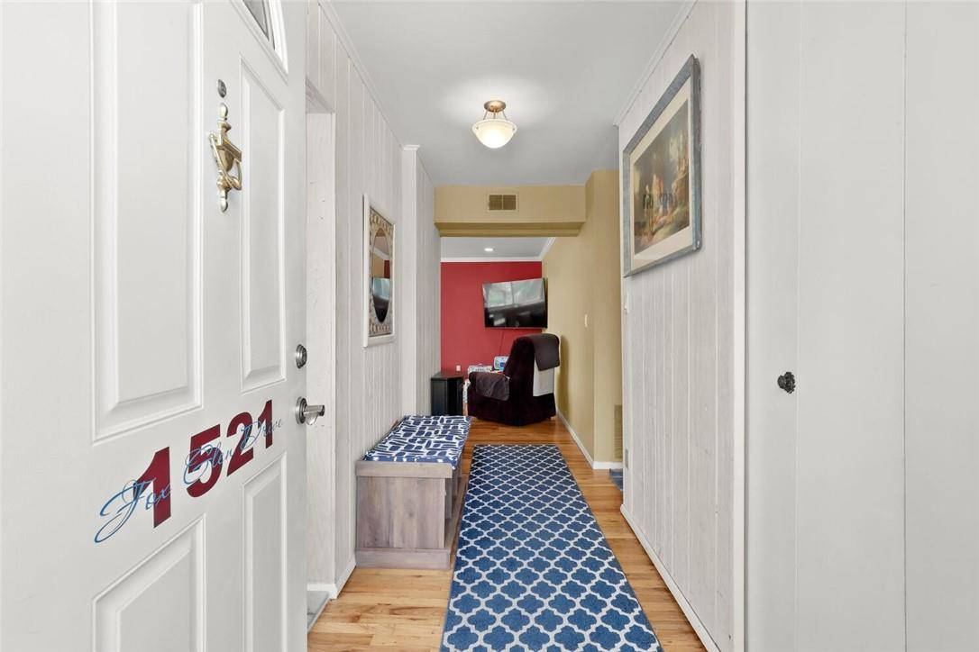 1521 Fox Glen DR, Hartsdale, NY 10530