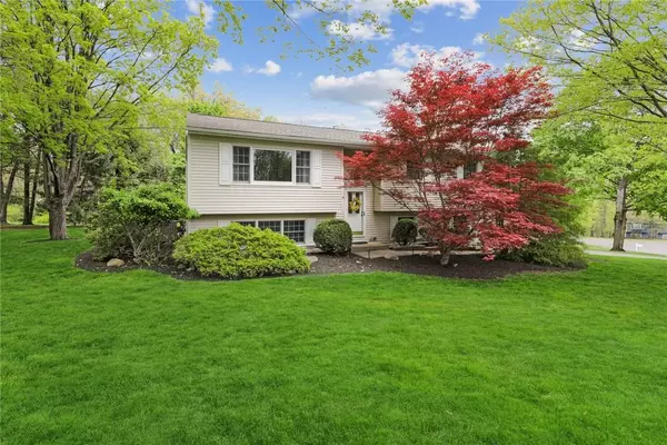 4 Chaparral RD, Nanuet, NY 10954