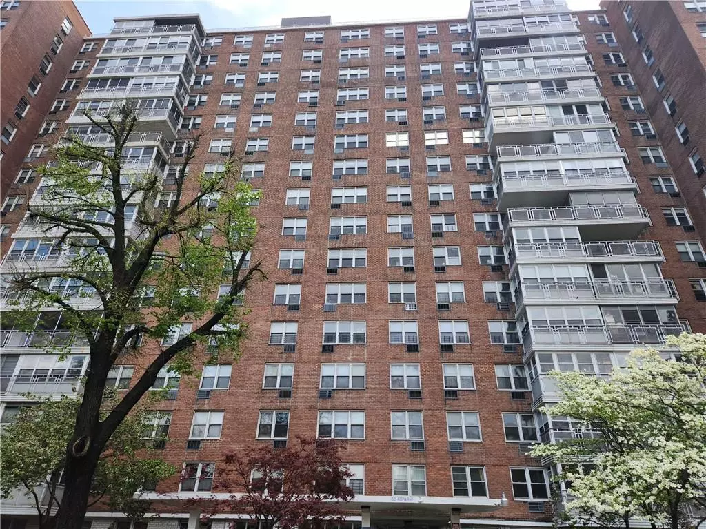 Flushing, NY 11355,43-10 Kissena BLVD #17A