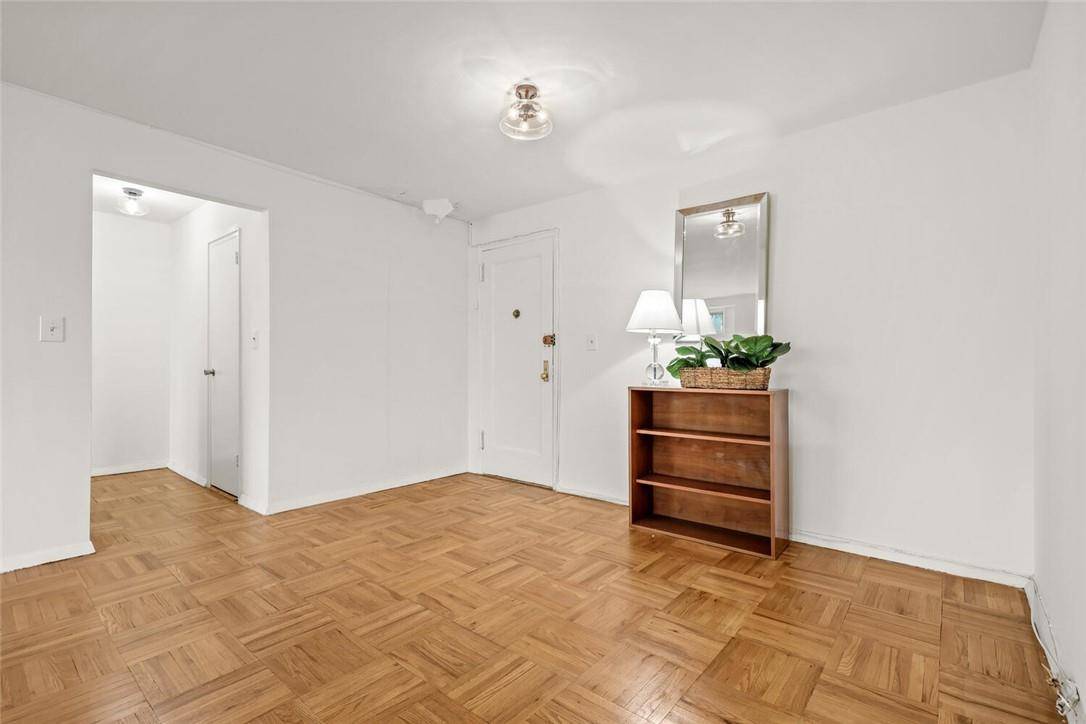 1 Washington SQ #6H, Larchmont, NY 10538