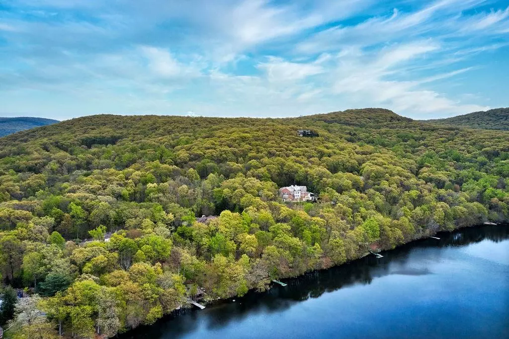 Sloatsburg, NY 10974,7 Springhouse RD