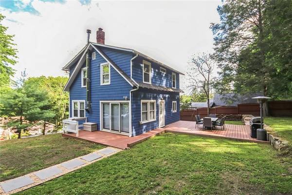 16 Maiden LN, Mahopac, NY 10541