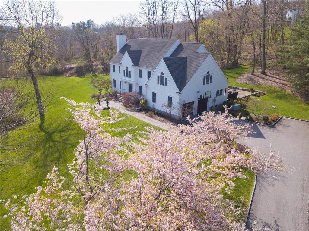 2 Mianus Bluff DR, Bedford, NY 10506