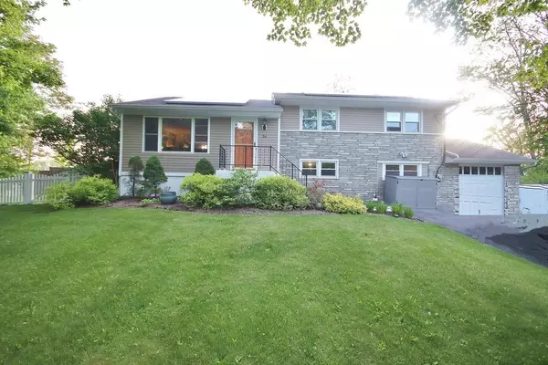 36 Stephanie LN, Poughkeepsie, NY 12603