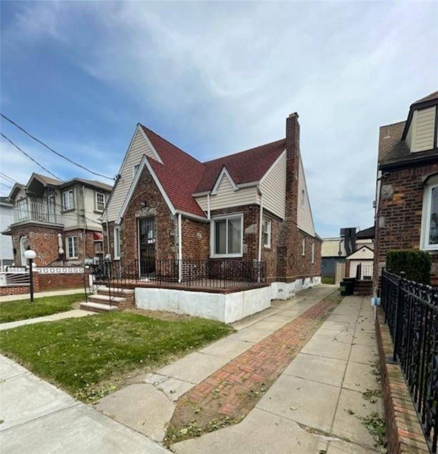 17246 Brocher RD, Saint Albans, NY 11434