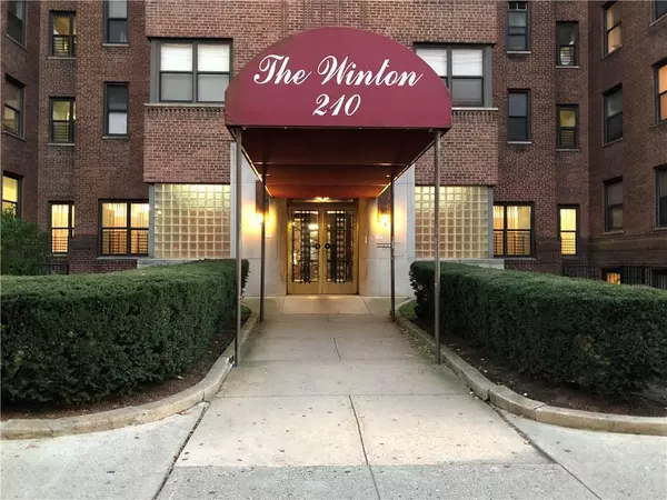 210 Martine AVE #4N, White Plains, NY 10601